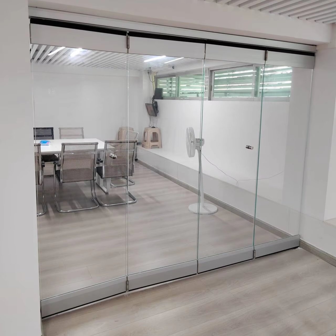 Exterior Synchronous Soft Close Glass 3m Sliding Door Frameless Folding Glass Doors 4 Panel Aluminum Sliding Patio Door Profile