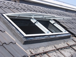 Pitched Roof Aluminum Skylight Loft Roof Window Rain Protection