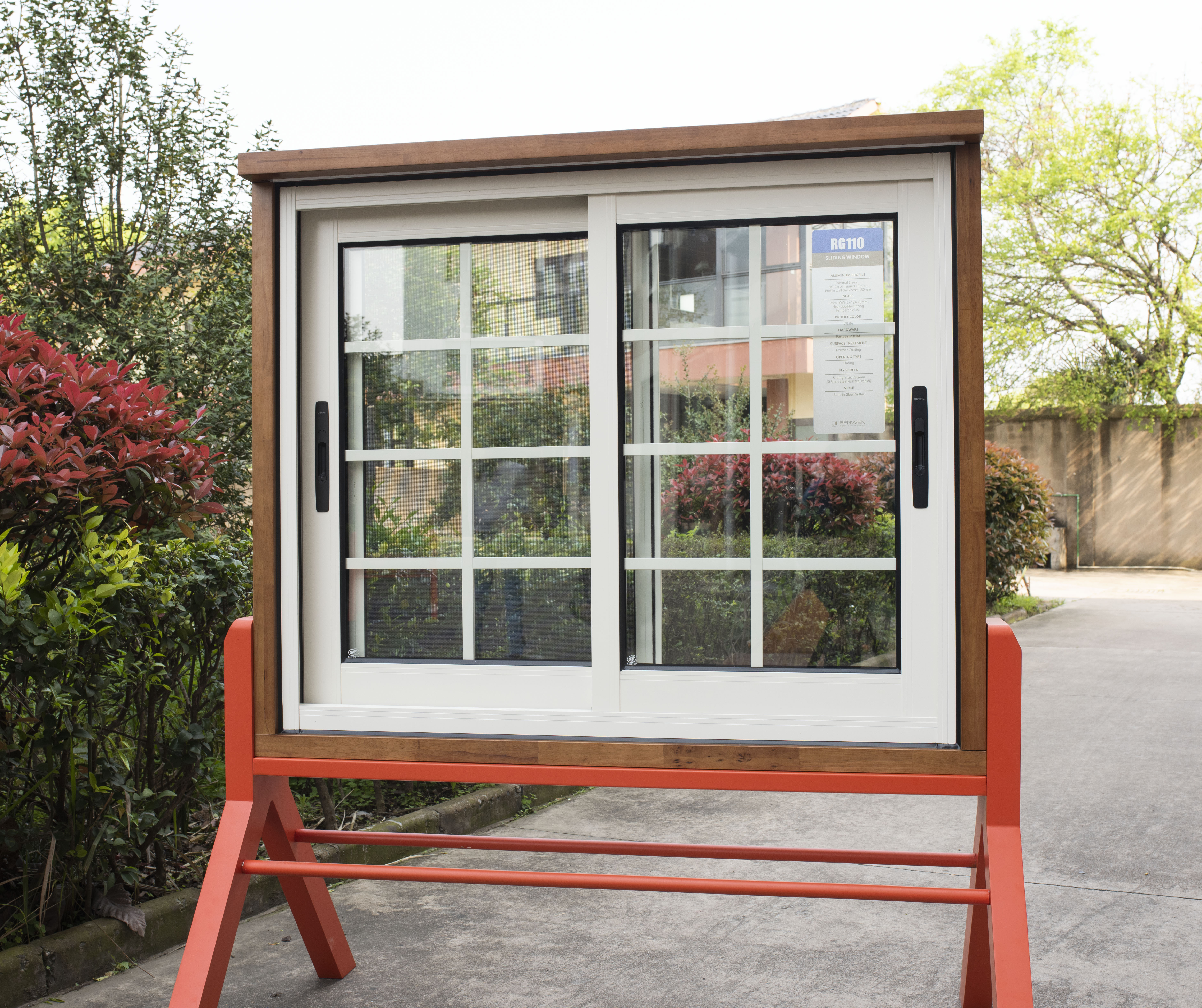 RG110 110mm Thermal Break Aluminum Sliding Window Built-in Glass Grilles Low-E Double Glazed 1.8mm For Saudi Villa Project