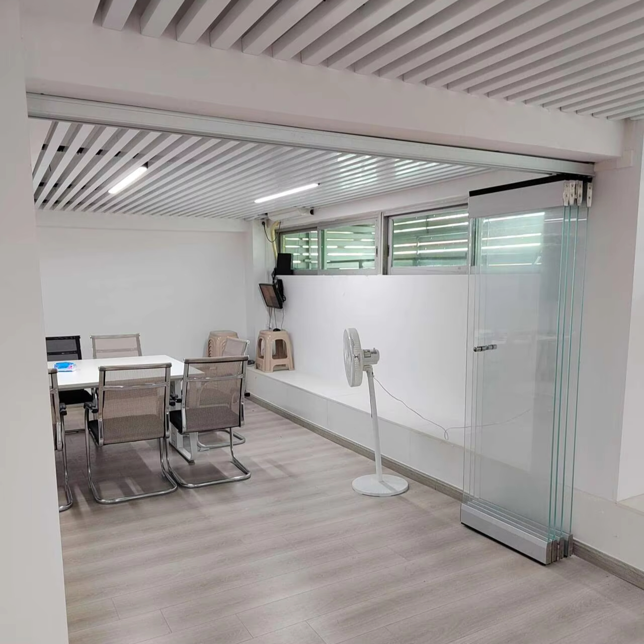 Exterior Synchronous Soft Close Glass 3m Sliding Door Frameless Folding Glass Doors 4 Panel Aluminum Sliding Patio Door Profile