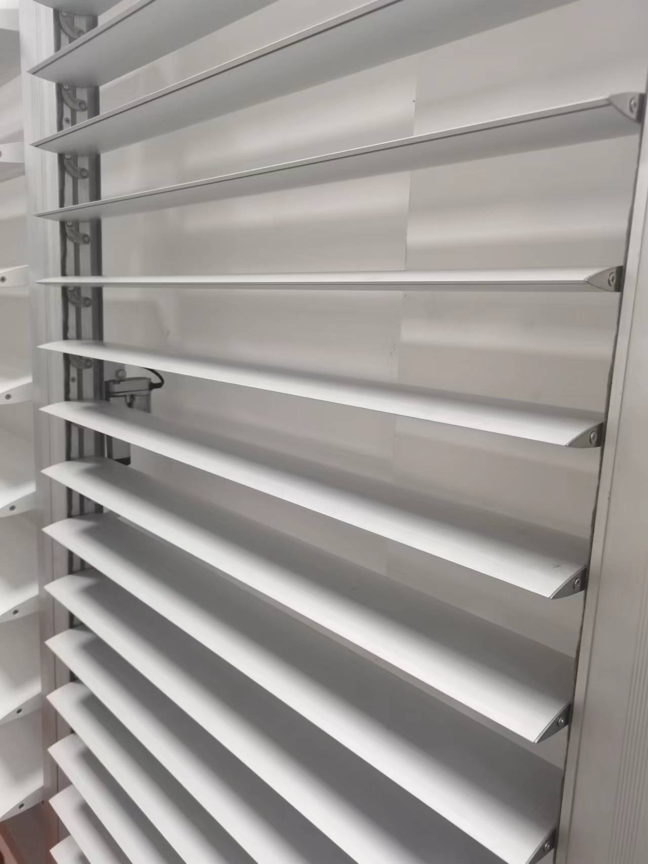 Outdoor Automatic Louver Jalousie Window Louvre Aluminum Shutters