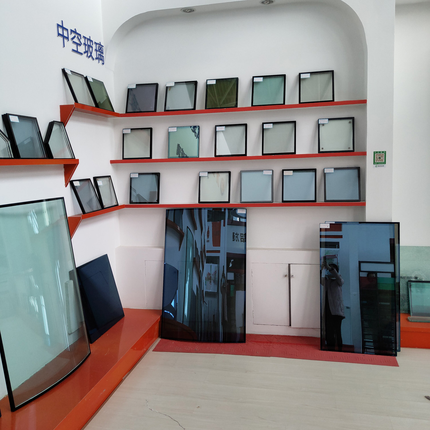 Customized Aluminum Casement Window Pitched Roof Self Opening Vent Window