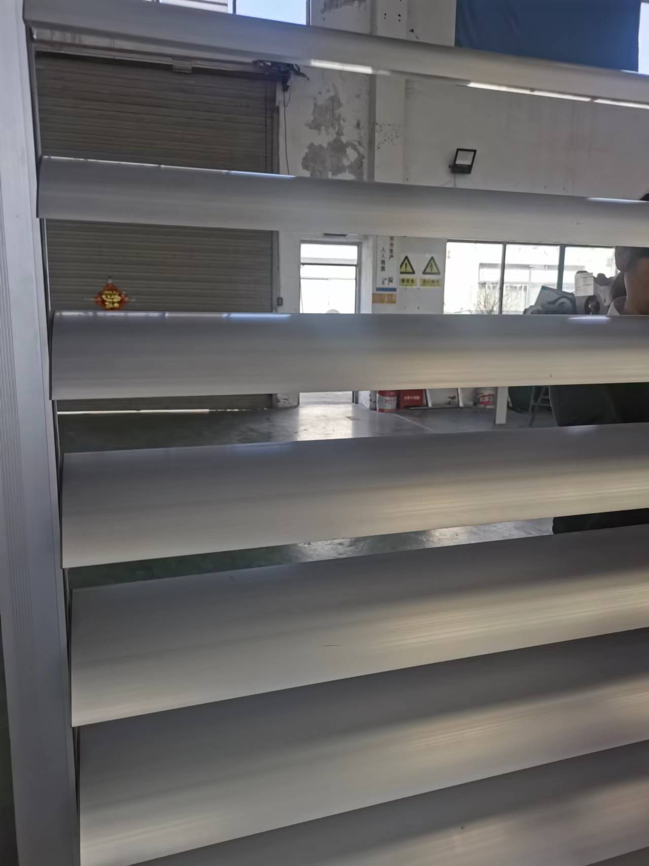 Motorized Aluminum Alloy Louvered Blade Adjustable Louver Jalousie Windows Outdoor Horizontal Modern
