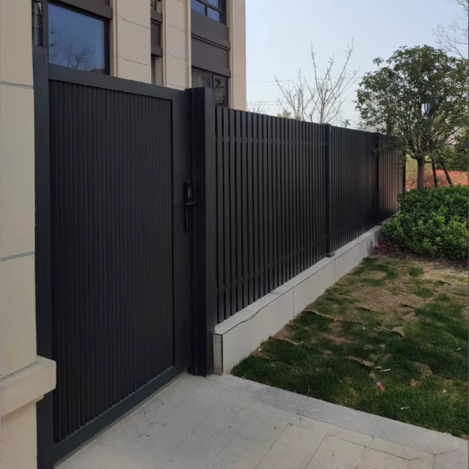 Powder Coated Aluminum Gate Vertical Slat Panel with Pull Handle for Modern Residential House Front Entrance Door Rust Proof